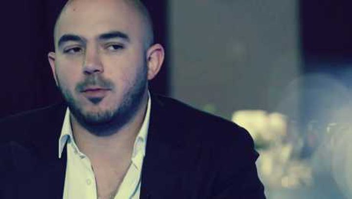 شد وجذب بين محمود العسيلي وجمهوره على تويتر