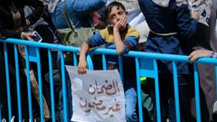 التطبيق إلزامي وأرباب العمل يحركون الشارع