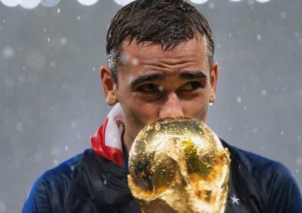 غريزمان يرشح 6 لاعبين للفوز بـ"الكرة الذهبية"