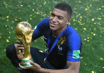 جريزمان: مبابي نسخة قديمة من كريستيانو