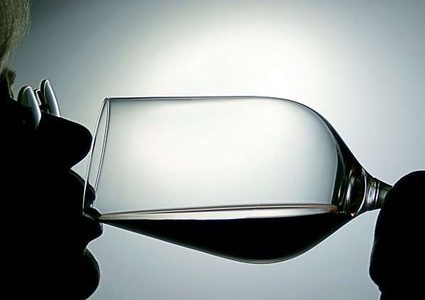 معلومات هامة عن كيفية تأثير الكحول على الدماغ