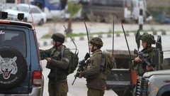 الاحتلال يعتقل عنصرين من الضابطة الجمركية في سلفيت