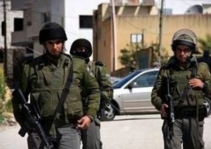 الاحتلال يداهم محال تجارية في شعفاط