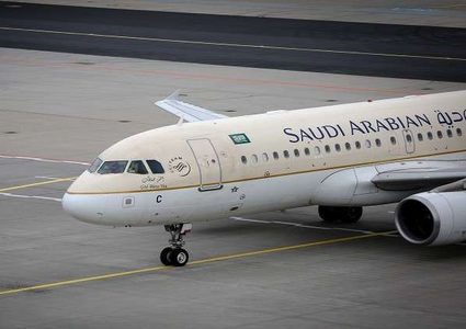 منع رجل من الصعود على طائرة سعودية بسبب ملابسه