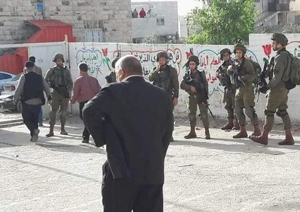 الاحتلال يعتقل طفلين من مدرسة الخليل الأساسية