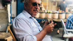 الساعاتي مهنة بغزة تصارع من أجل البقاء