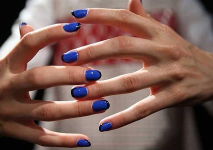 تحذير علمي.. أظافر السيدات في خطر