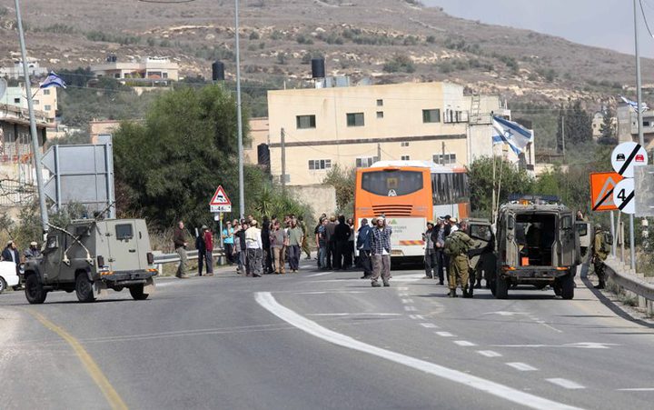 قوة خاصة للاحتلال تعتقل عددا من الشبان