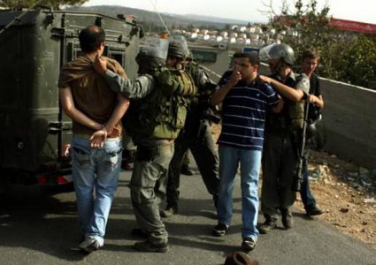 الاحتلال يعتقل ثلاثة شبان من ضاحية شويكة