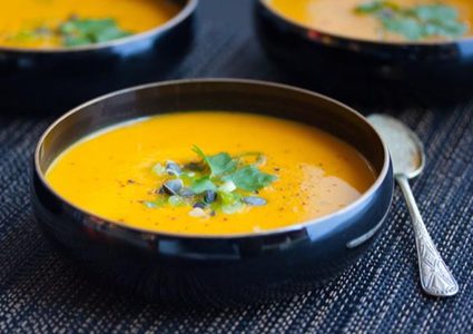 شوربة الفطر مع الزنجبيل والطماطم