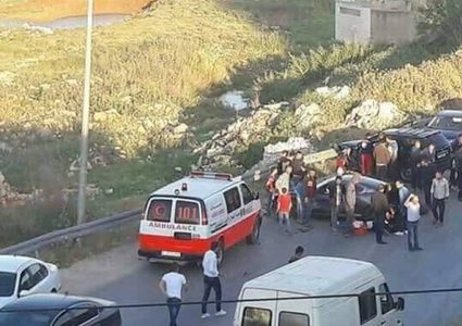إصابة خمسة مواطنين في حادث سير
