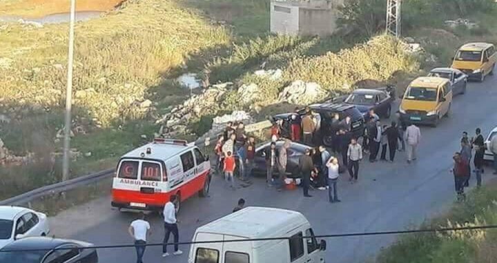 إصابة خمسة مواطنين في حادث سير
