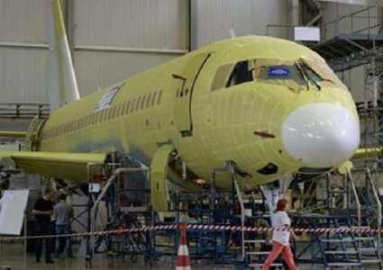 بدء اختبار نسخة مصغرة من طائرة "سوبرجيت-100"د