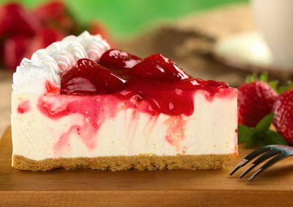 كعكة الجبنة الخفيفة بالتوت