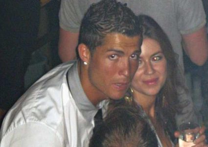 بإقامة علاقة مع امرأة تتهمه باغتصابها