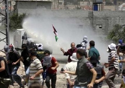 اصابات بالاختناق خلال قمع الاحتلال لمسيرات سلمية