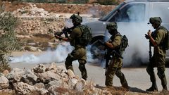 الاحتلال يغلق طرقاً داخلية بالسواتر في كفر قدوم