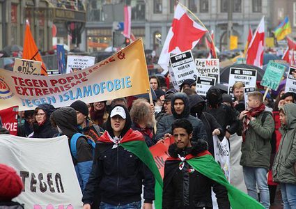 آلاف الألمان يحتجون على تنامي العنصرية في بلادهم