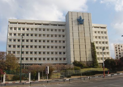 جامعة تل أبيب تلغي إبعاد 130 طالباً عربياً