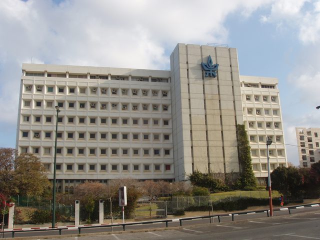 جامعة تل أبيب تلغي إبعاد 130 طالباً عربياً