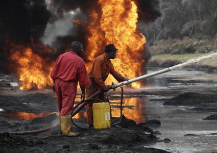 نيجيريا: مقتل 16 شخصاً في حريق بخط أنابيب للنفط