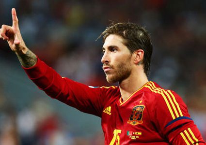 راموس يشيد بعقل برشلونة ويُبعد نفسه عن قضية ألبا