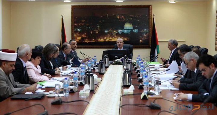 الحكومة: إقامة مستوطنة في قلب الخليل حرب جديدة