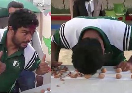 باكستاني يحطم رقما قياسيا بقوة رأسه!