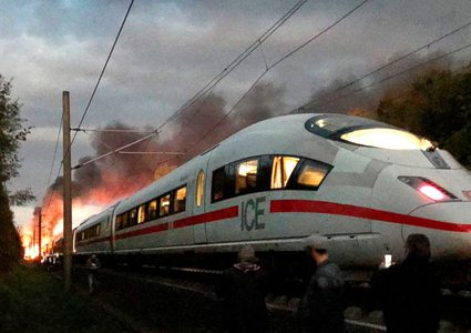 لقطات تحبس الأنفاس من احتراق قطار سريع في ألمانيا!