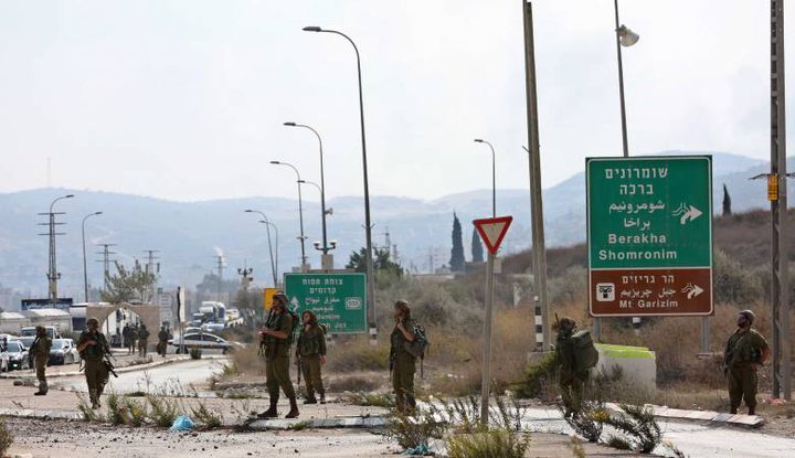 مستوطنون يهاجمون مركبات المواطنين على حاجز حوراة
