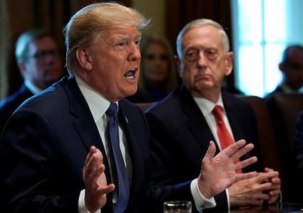 ترامب يلمح إلى إمكانية استقالة وزير دفاع أمريكا