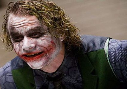 العلم يفسر سبب ضحكة "الجوكر" الشريرة!