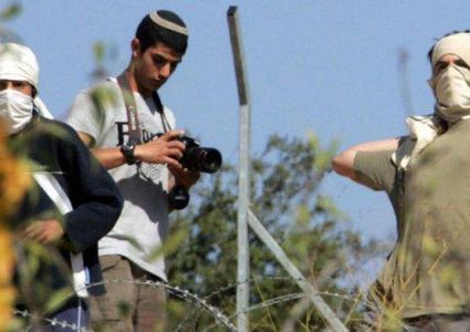 مستوطنون يصعدون من اعتداءتهم على المزارعين