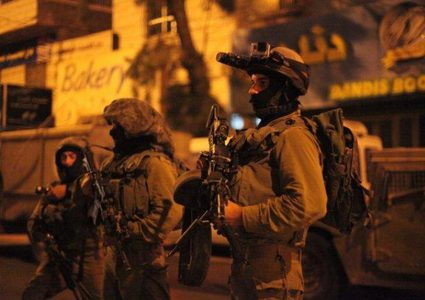 الاحتلال يعتقل 15 مواطناً