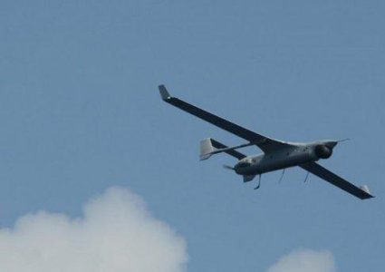 طائرة استطلاع تستهدف مجموعة شبان شرق بيت حانون