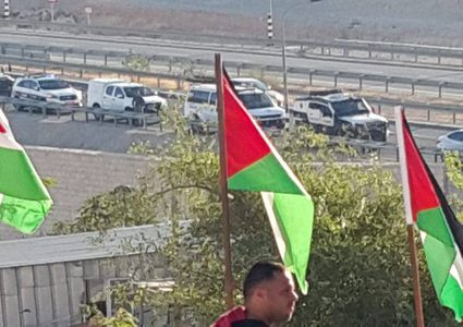 عريقات:ما يقوم به الاحتلال بالخان تطهير عرقي