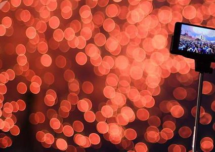 فتاة تسقط من الطابق الـ27 من أجل صورة!