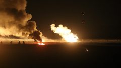 متظاهرون يدمرون بوابة موقع "النمر" العسكري وسط غزة