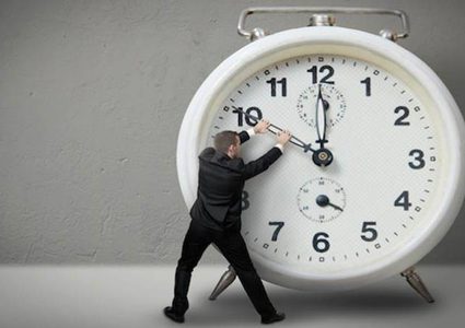 الحكومة تعلن موعد بدء التوقيت الشتوي