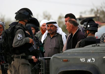 الاحتلال يهدم منزلا في يطا جنوب الخليل لعائلة مكونة من 22 فردا