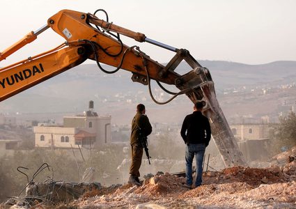 الاحتلال يهدم منزلا في يطا جنوب الخليل لعائلة مكونة من 22 فردا