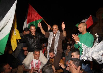 الاحتلال يعتقل أسيرا محررا من بلدة الخضر