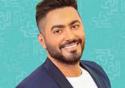 تامر حسني يسافر إلى أمريكا لاستكمال علاجه