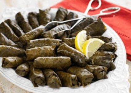 ورق الدوالي مع الزبيب ودبس الرمّان