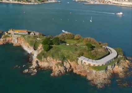 حصن بحري للبيع مقابل 7.8 مليون دولار