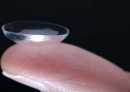 ابتكار عدسات لاصقة لعلاج الغلاكوما