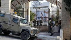 الاحتلال يغلق محيط جامعة القدس