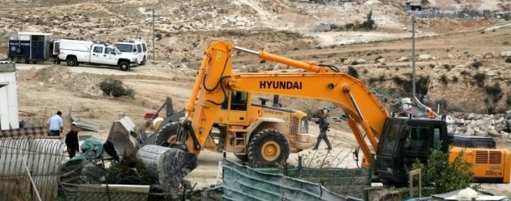 الاحتلال يهدم منزلا في يطا