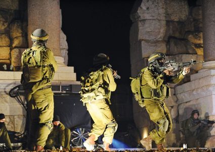 اعتقالات بمداهمات ليلية بالضفة