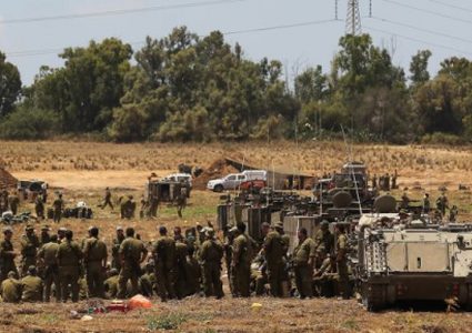 الإحتلال الإسرائيلي يحشد قواته قرب حدود غزة
